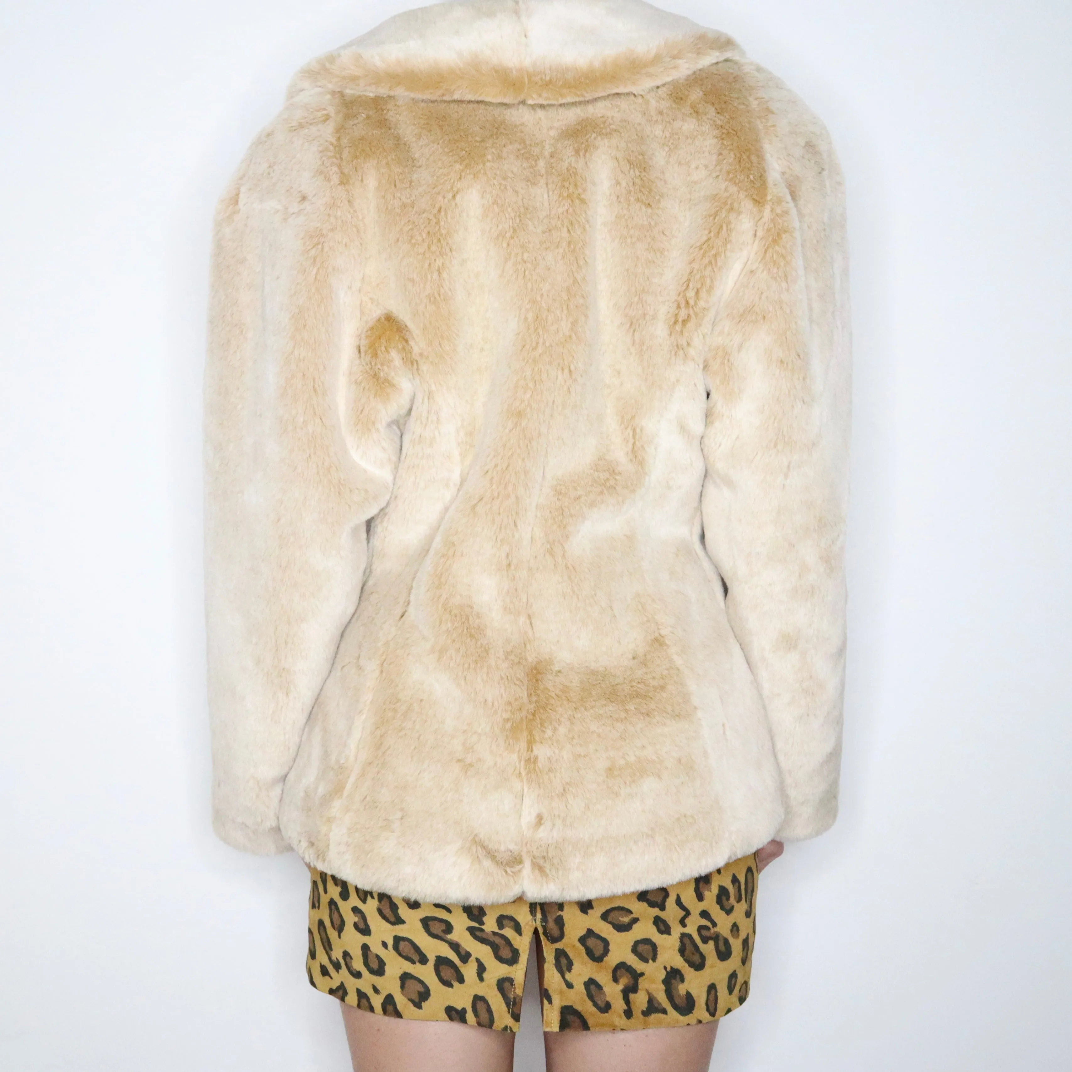 80s Luxurious Beige Faux Fur Coat (S/M)