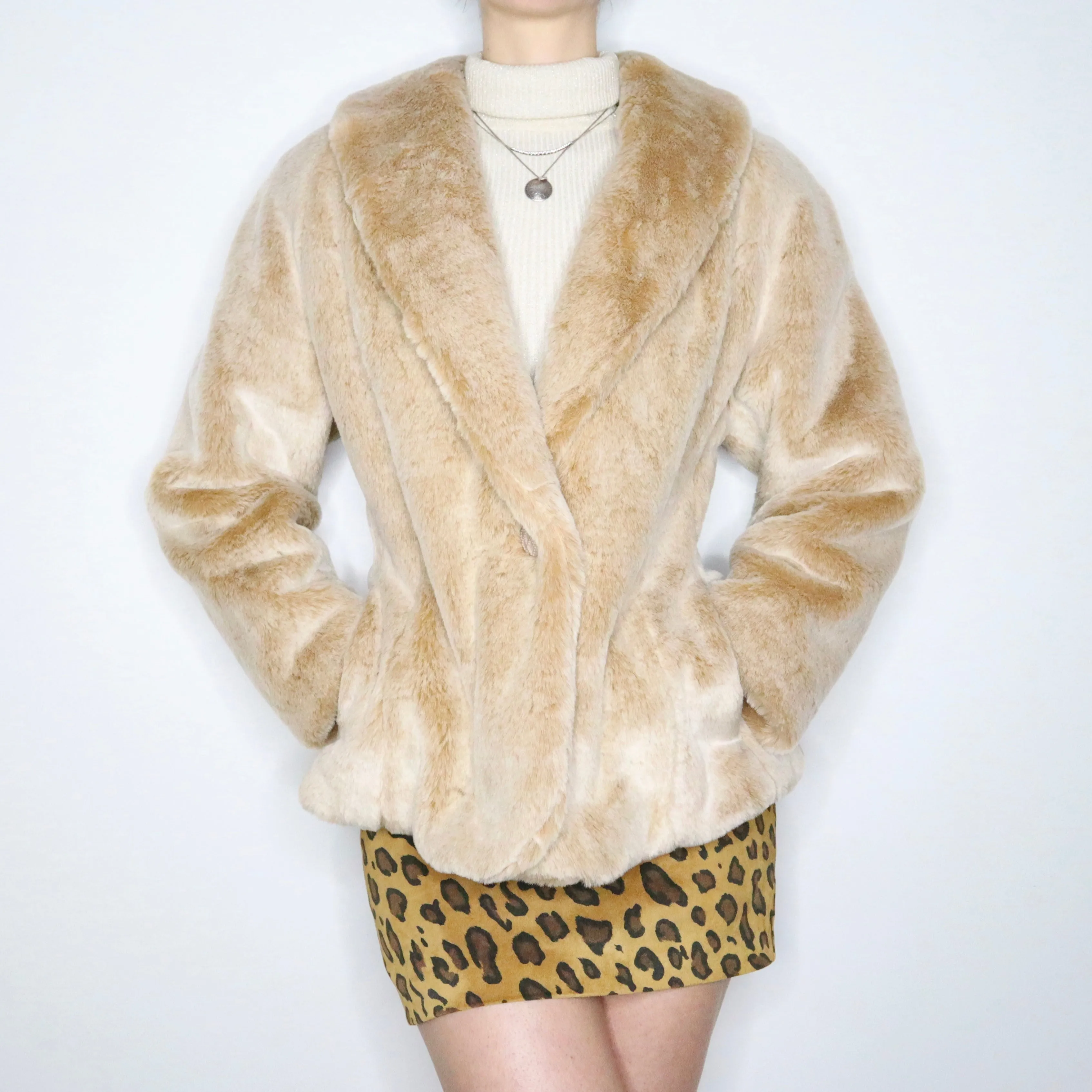 80s Luxurious Beige Faux Fur Coat (S/M)