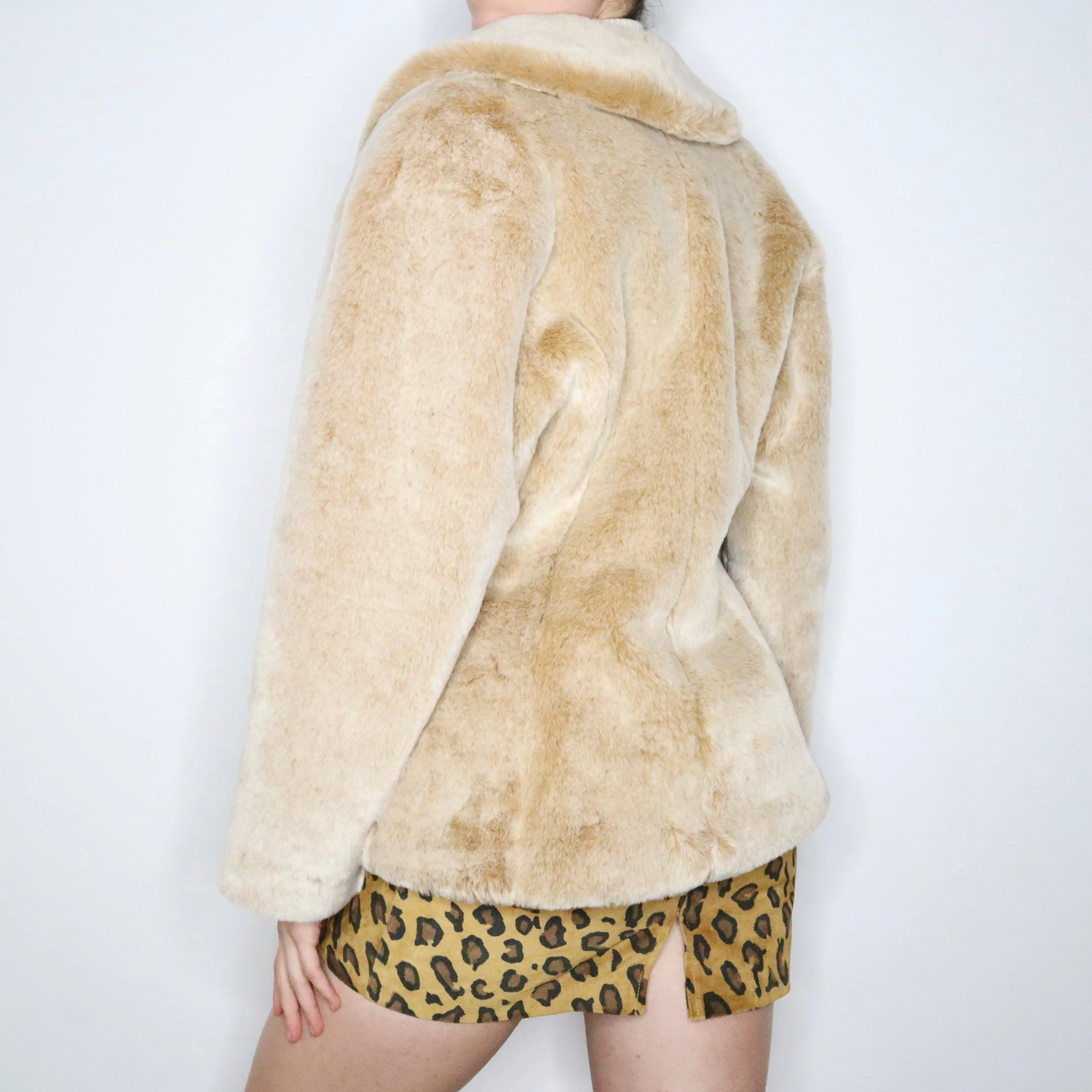 80s Luxurious Beige Faux Fur Coat (S/M)