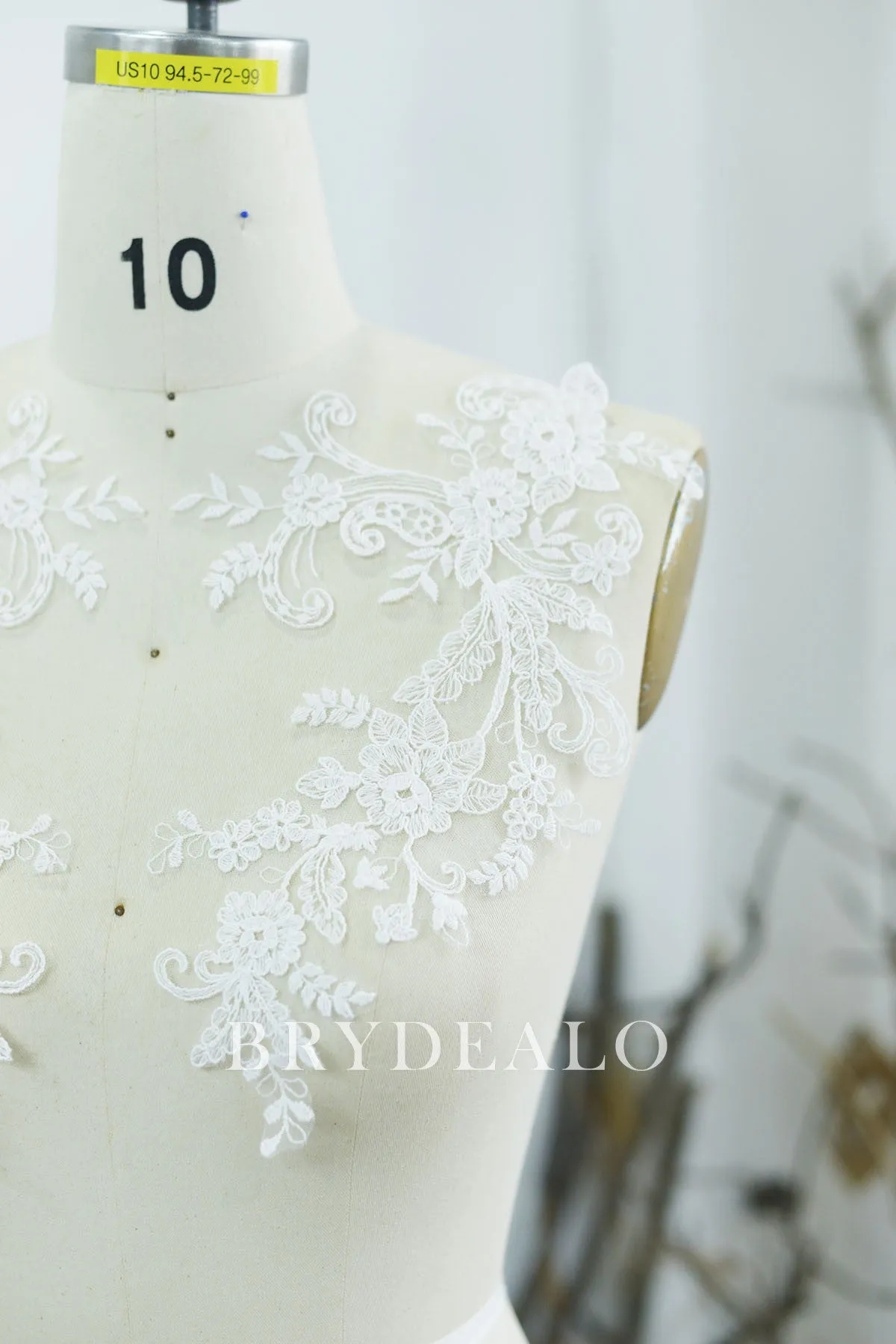 Beautiful Flower Embroidery Bridal Lace Appliques