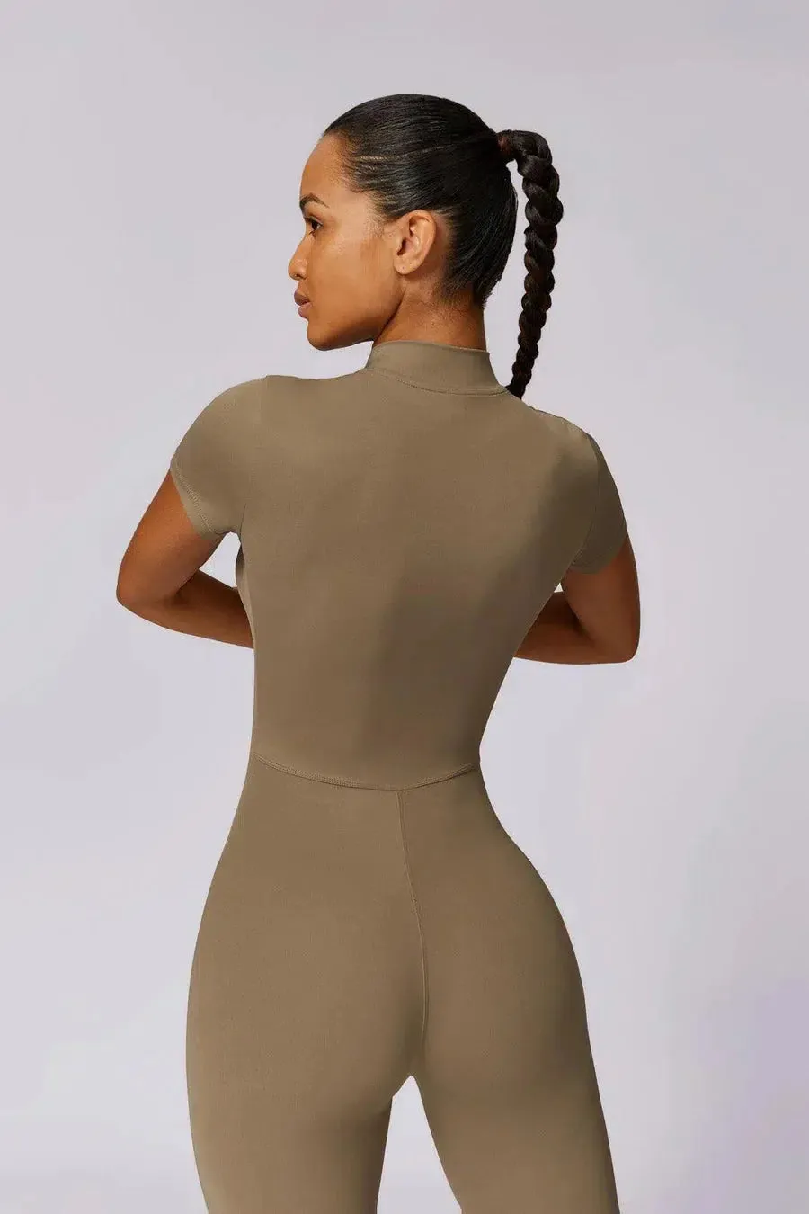 Casilda – Streamlined silhouette – All-day workout suit