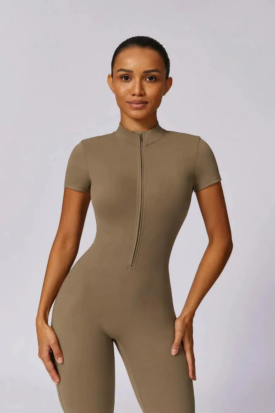 Casilda – Streamlined silhouette – All-day workout suit