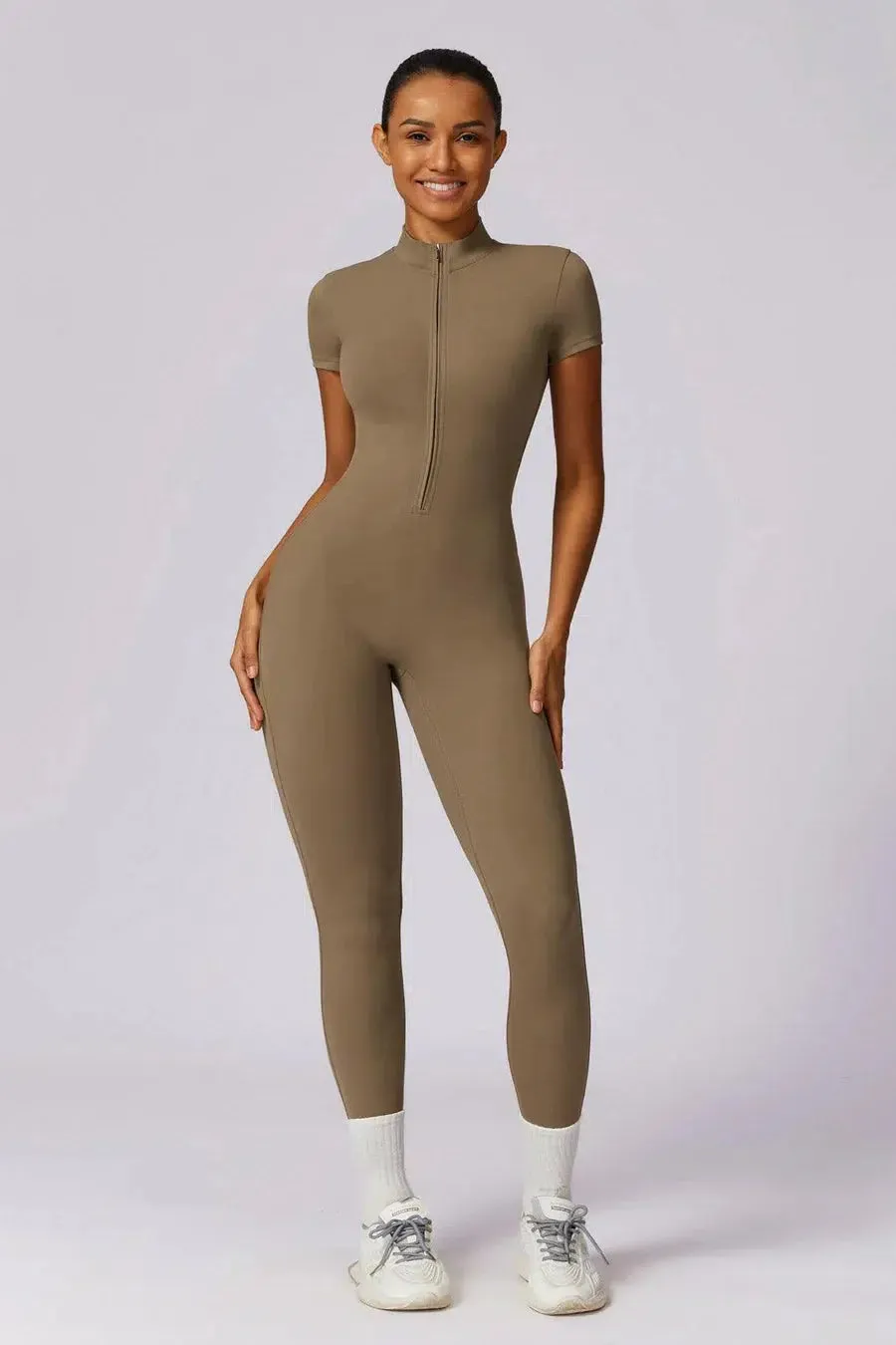 Casilda – Streamlined silhouette – All-day workout suit