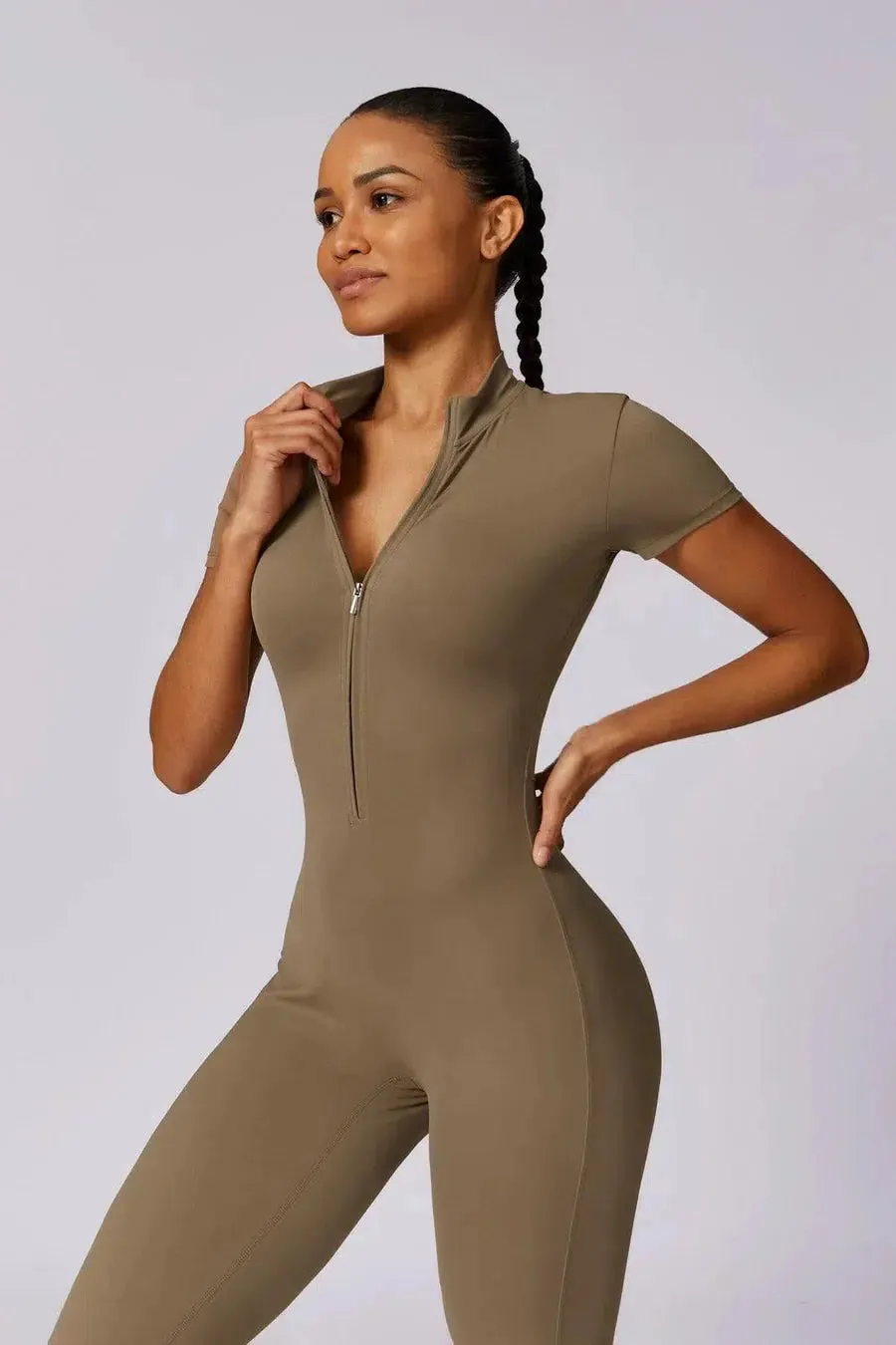 Casilda – Streamlined silhouette – All-day workout suit