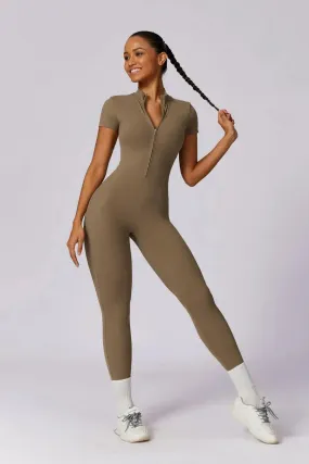Casilda – Streamlined silhouette – All-day workout suit