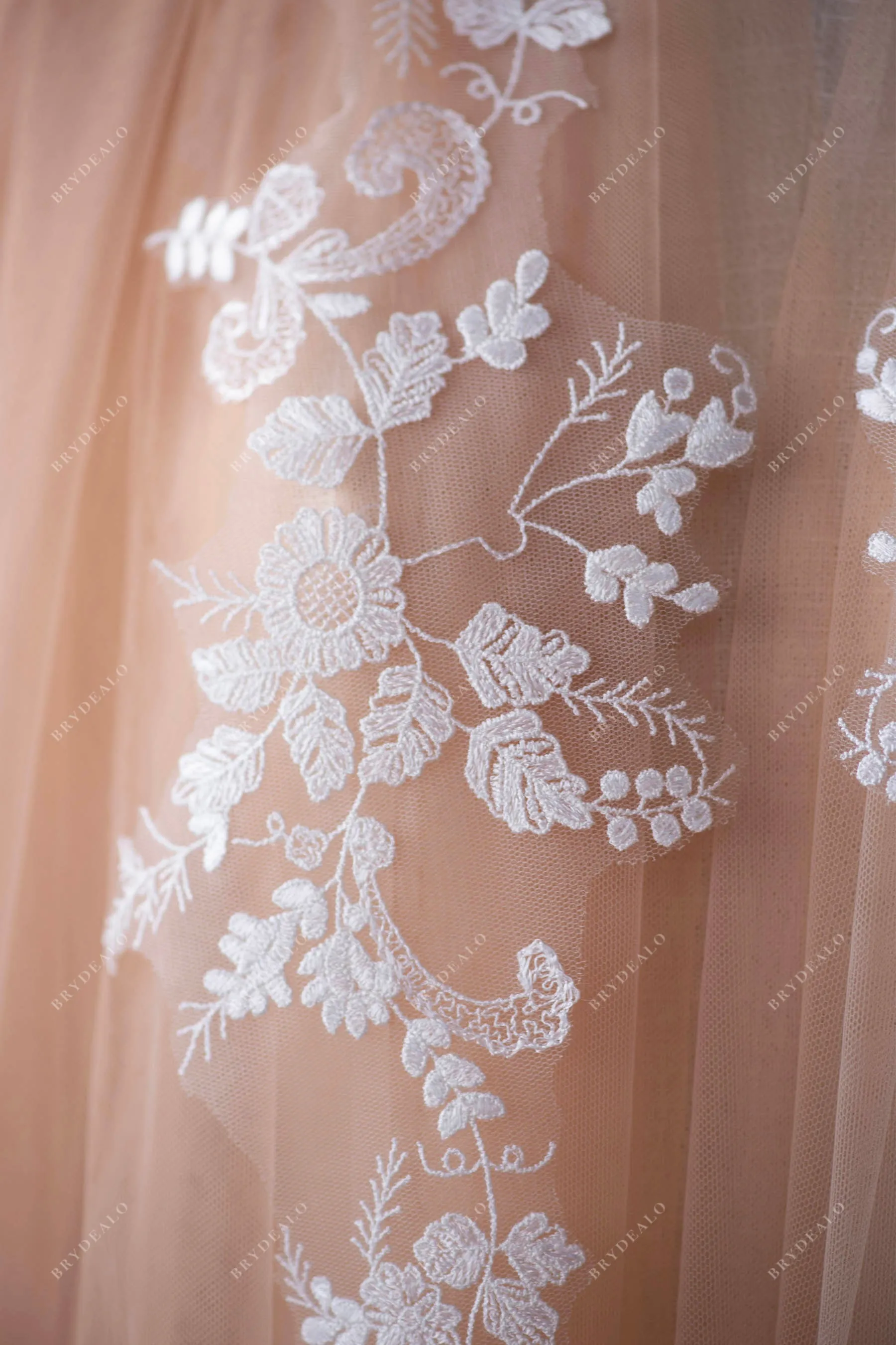 Delicate Flower Lace Appliques for Wholesale