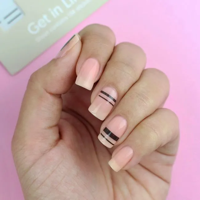 ella mila -  Nail Art Decal - Get in Line - Lines