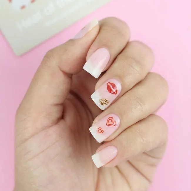 ella mila -  Nail Art Decal - Heat of the Moment - Lips and Heartbeat