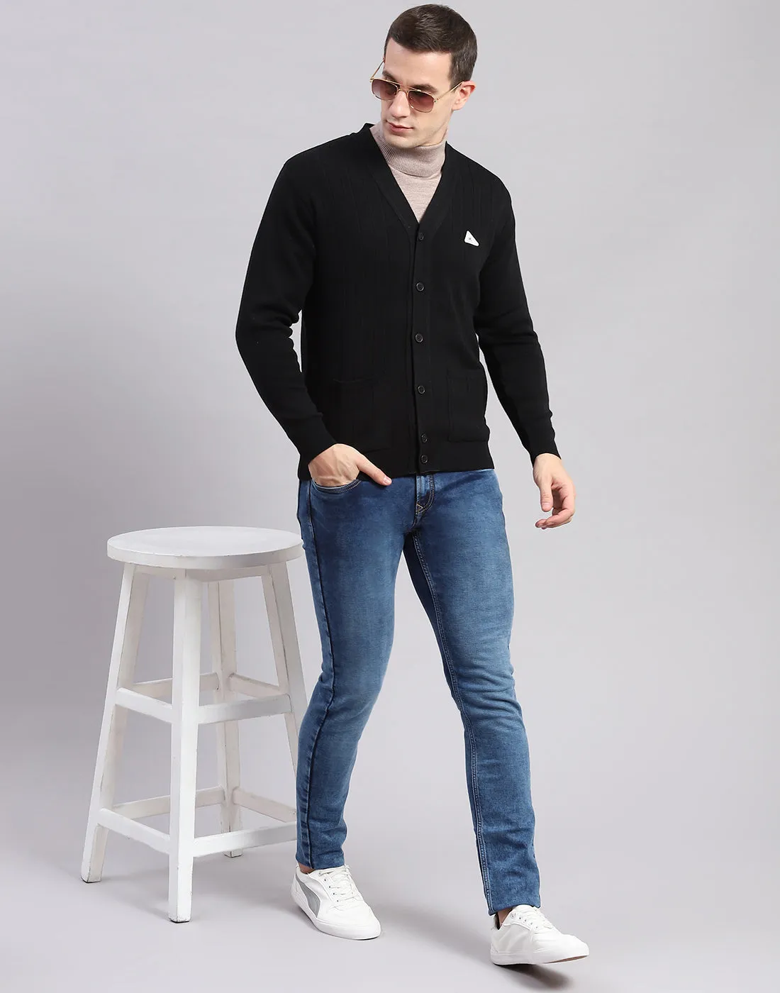 Men Black Solid V Neck Full Sleeve Cardigan