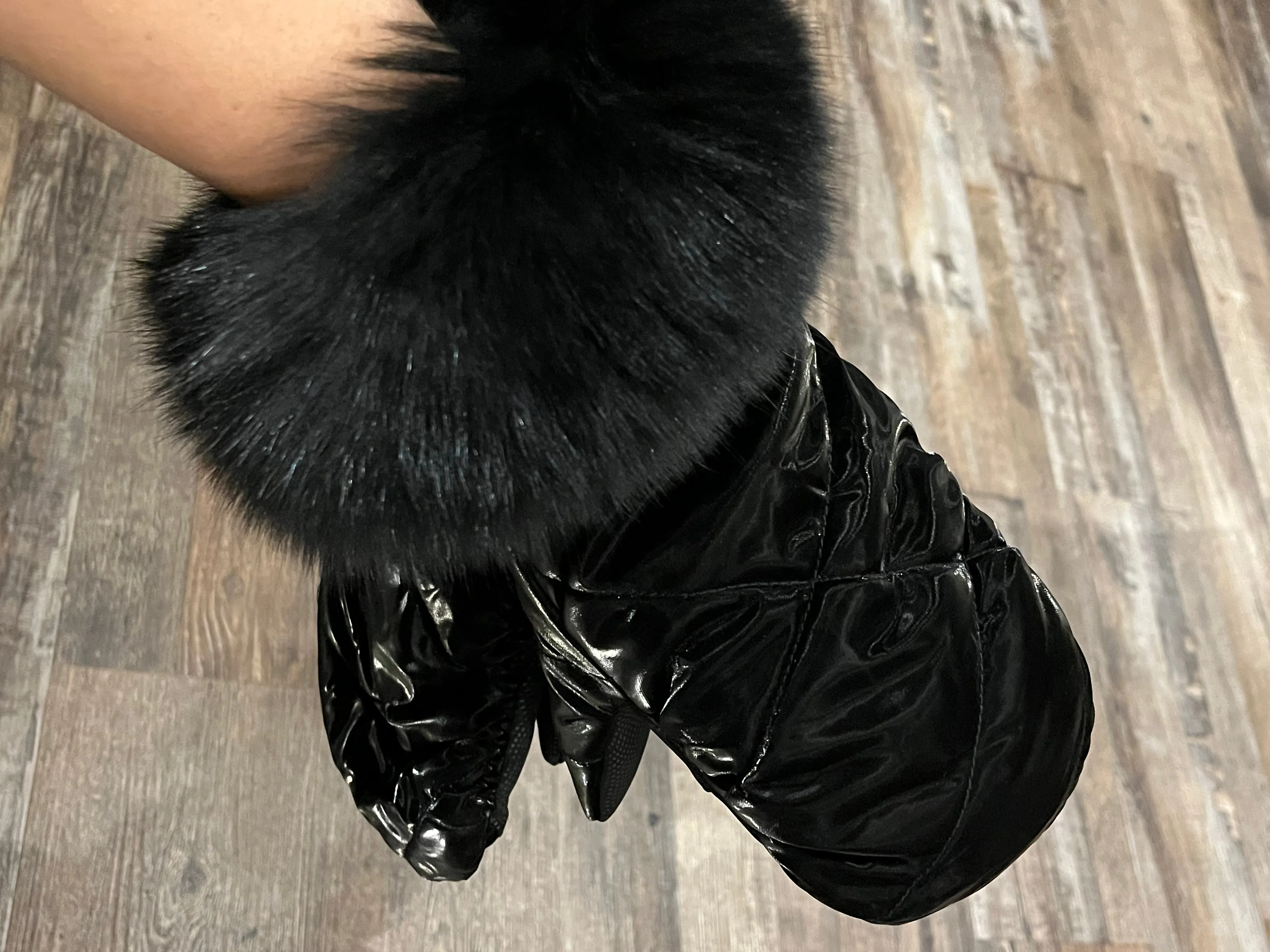 Mitchie’s MTJS01 Mitten with Fox Fur Trim