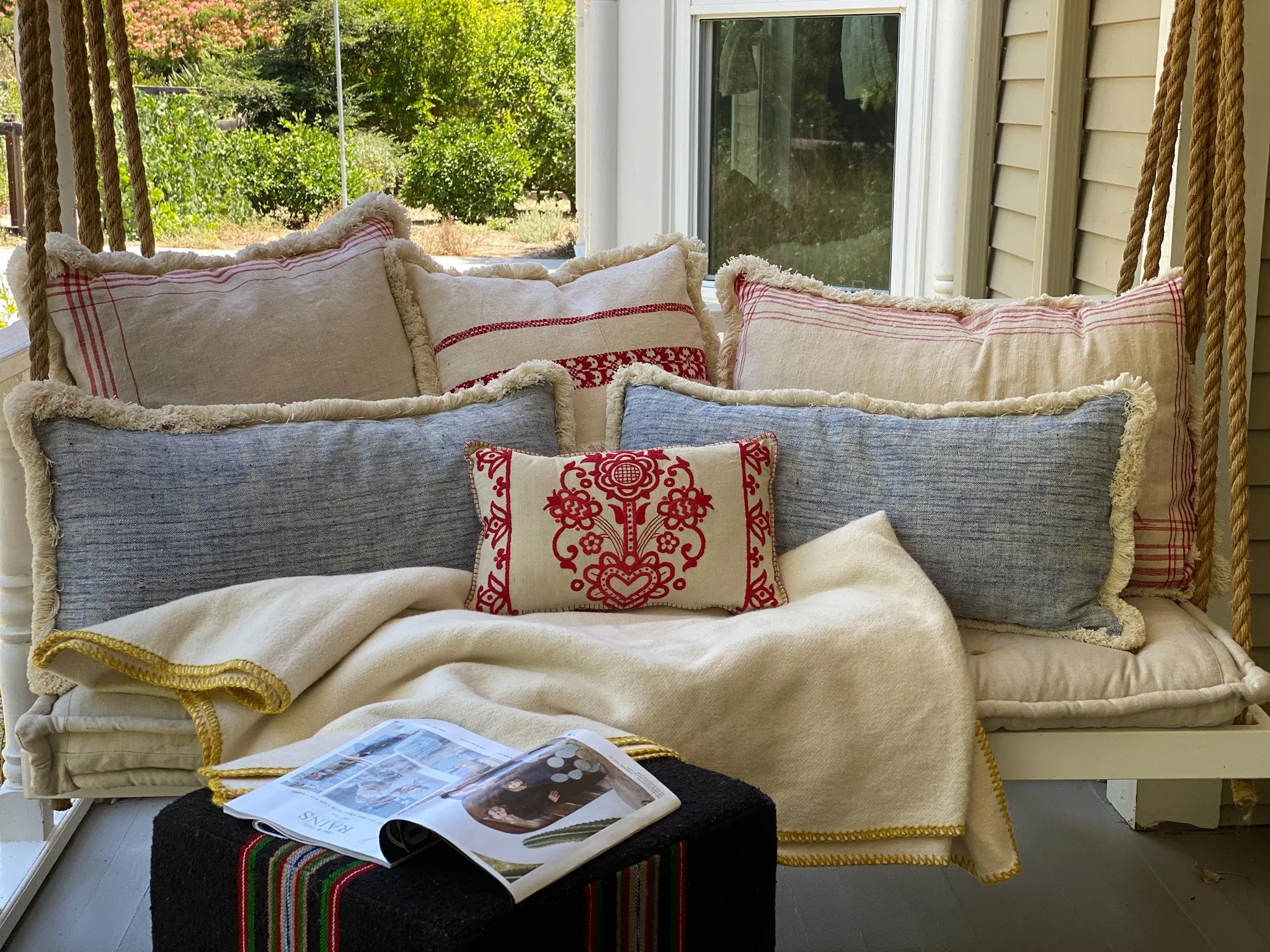 Pillow: Handwoven antique Hungarian hemp - P173