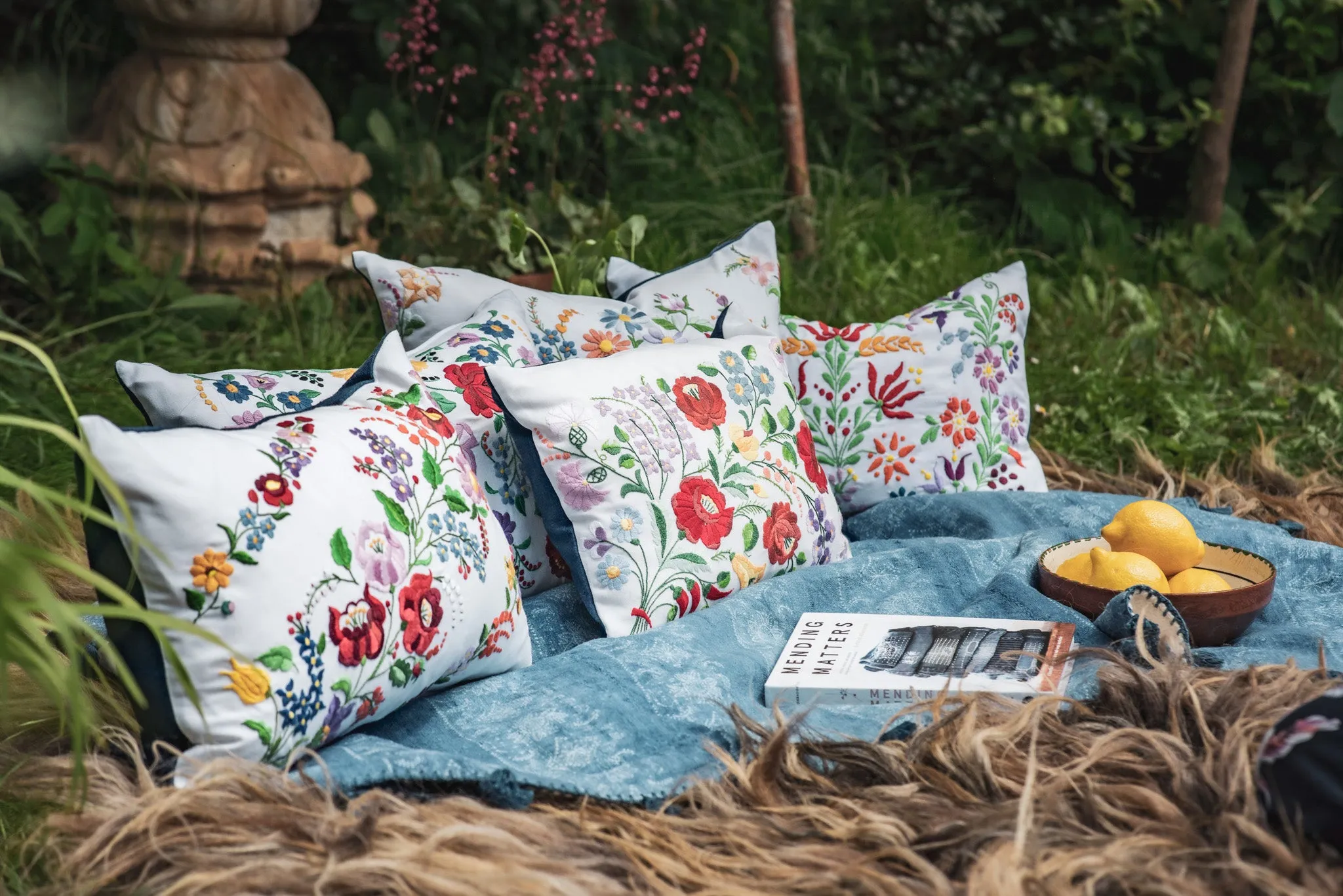 Pillow: Handwoven antique Hungarian hemp - P339