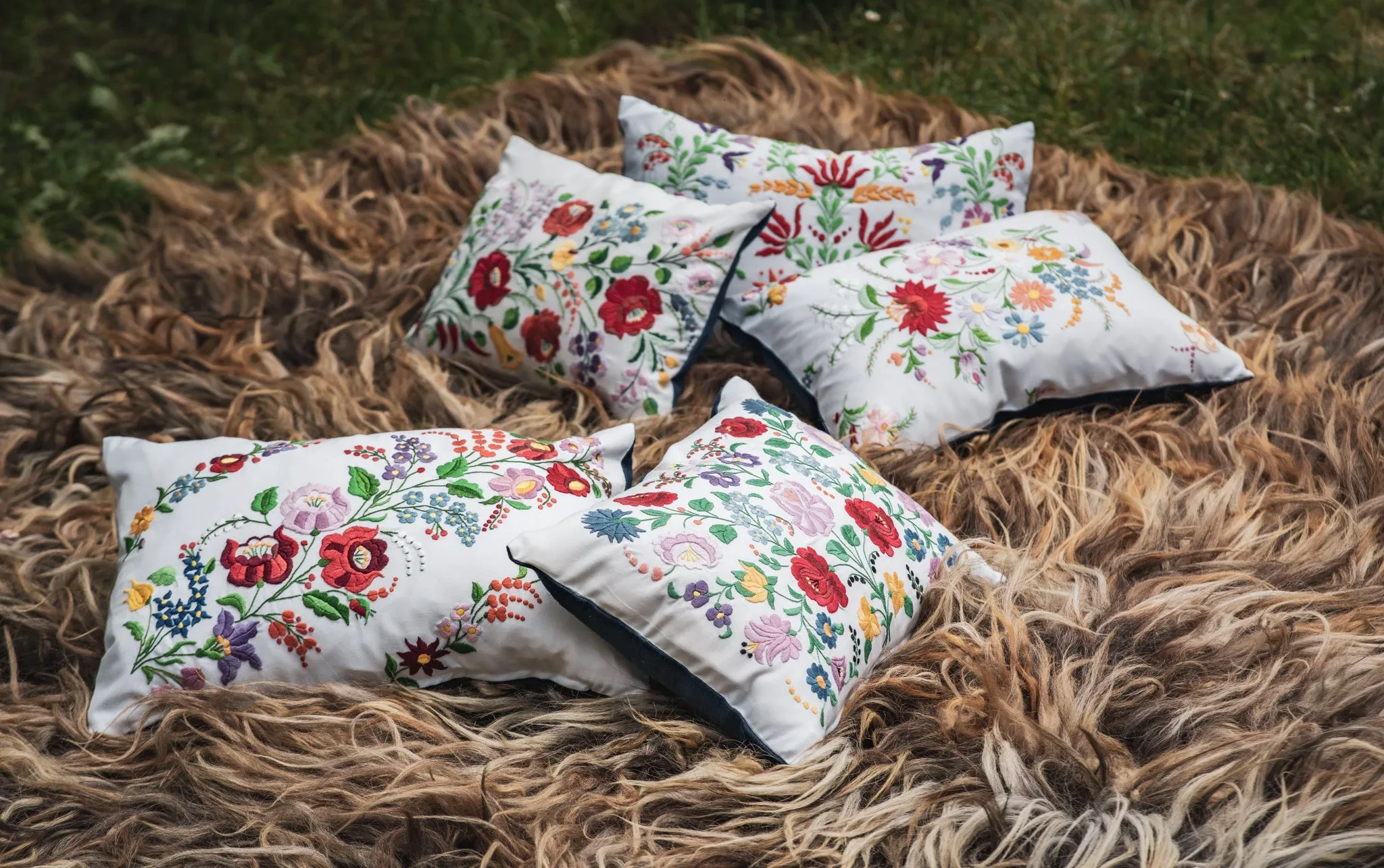Pillow: Handwoven antique Hungarian hemp - P339