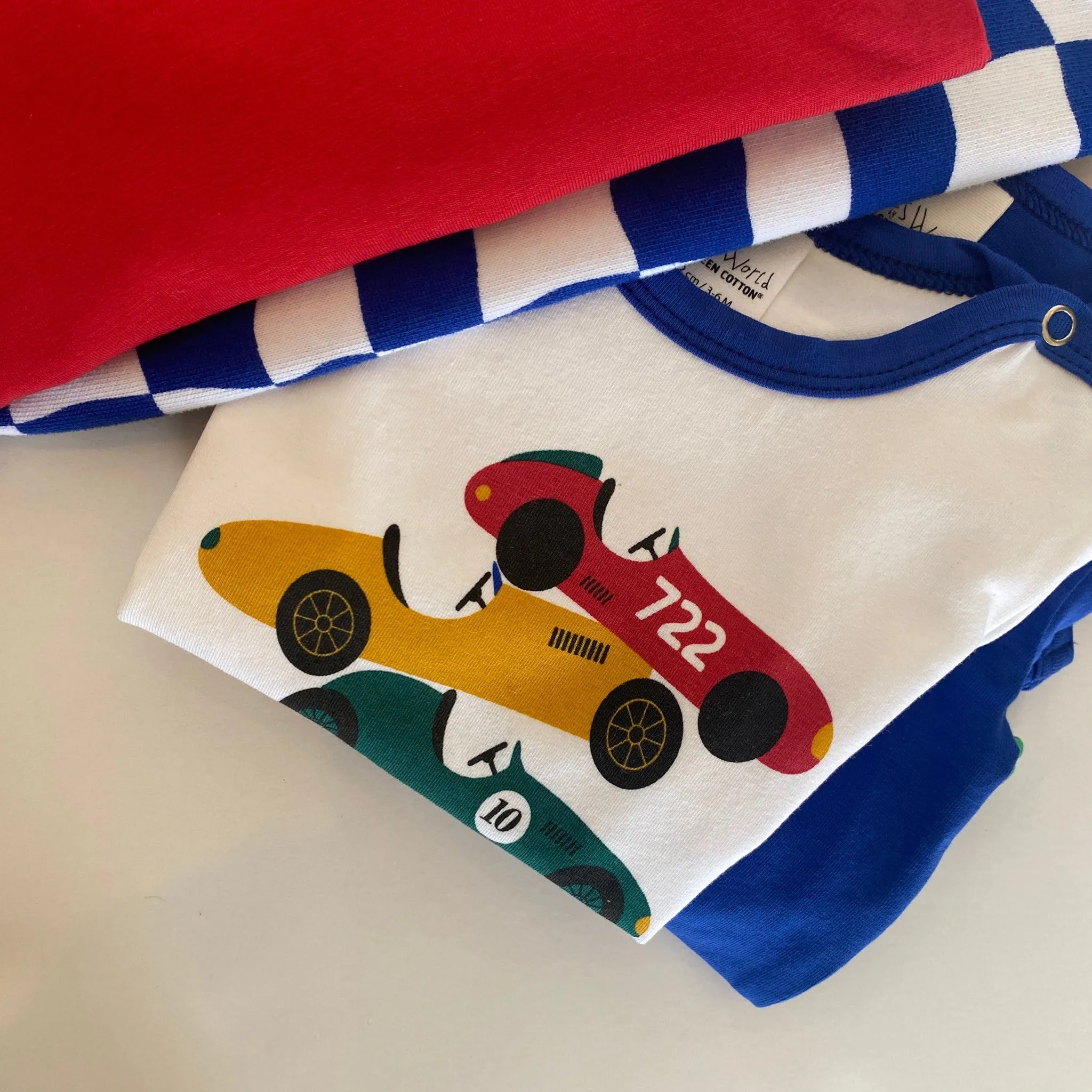 Short sleeve top- race cars