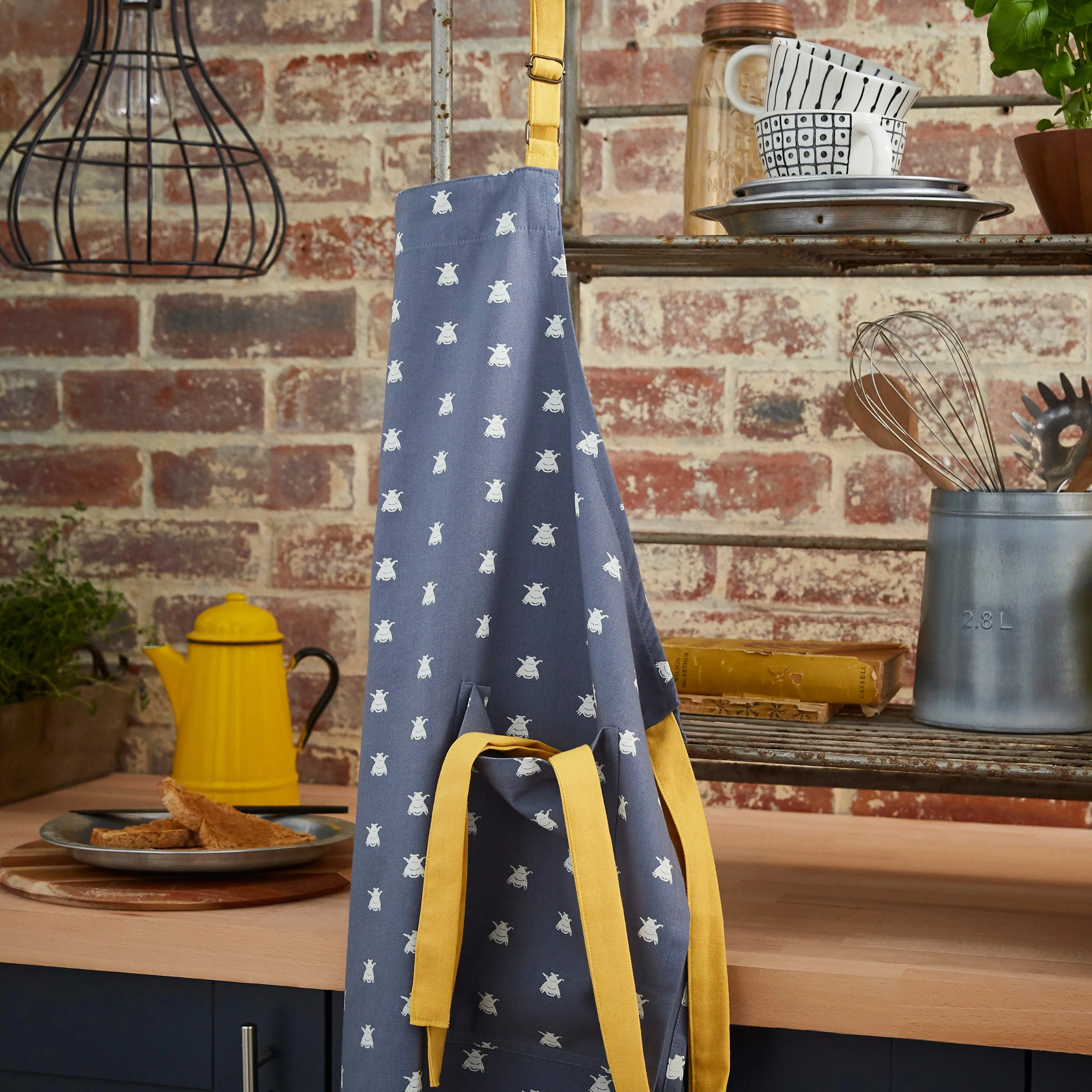 Ulster Weavers Cotton Apron - Bees (100% Cotton, Yellow)